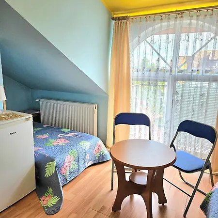 ホームステイ Wiemeda ウェバ